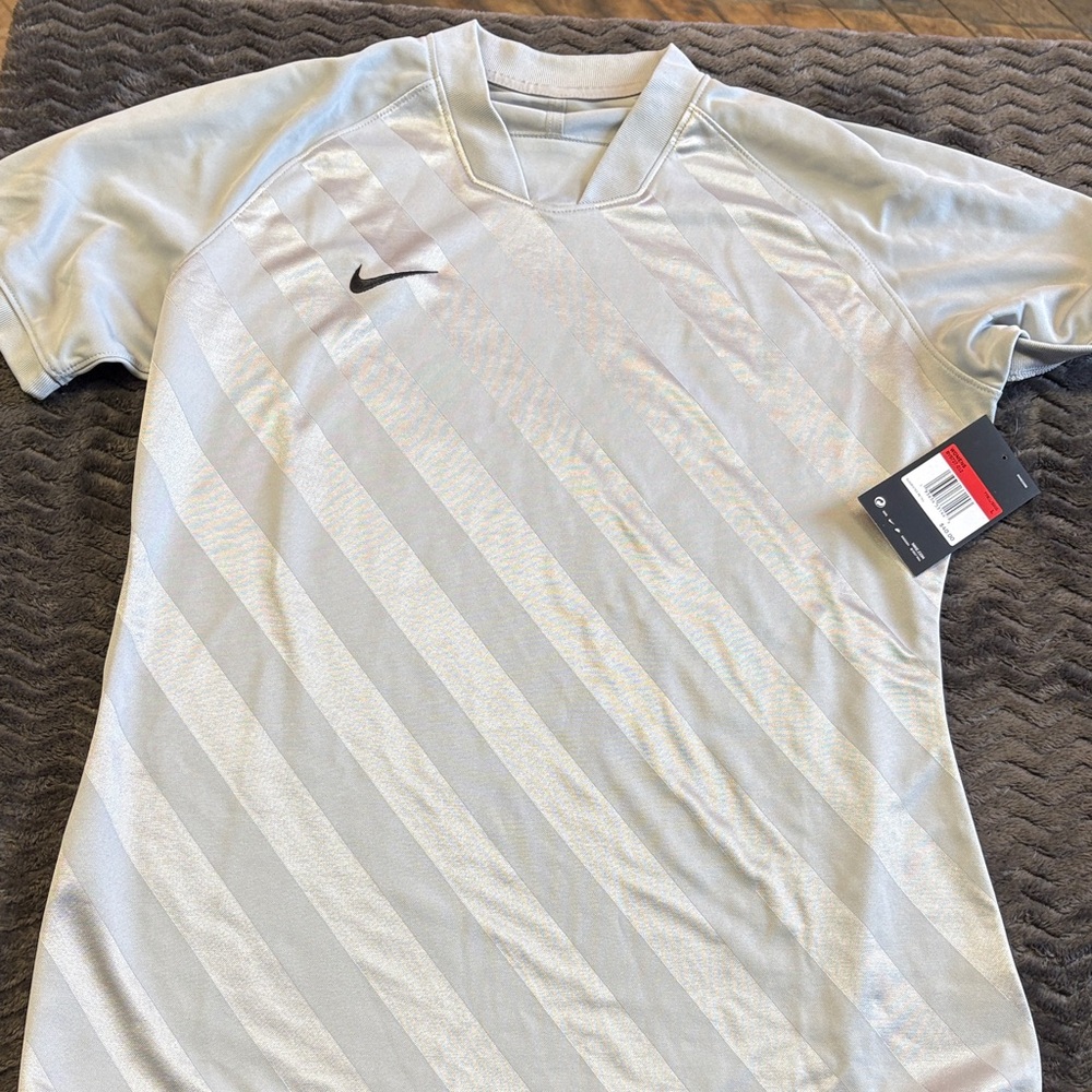 Nike women’s jersey size large new tags embroidered logo fast shipping